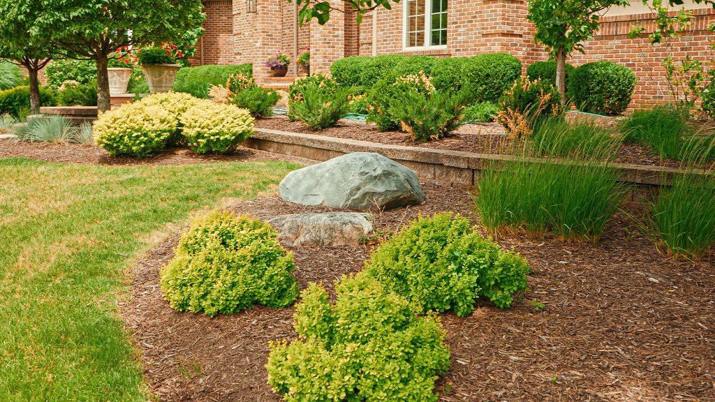 Greater Lansing MI landscaping contractor